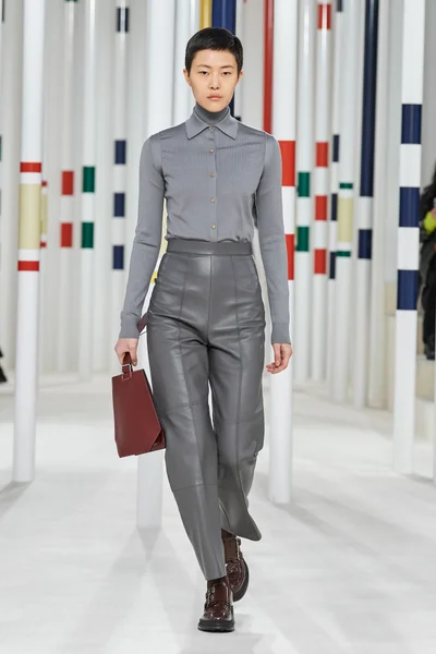 Look 28
